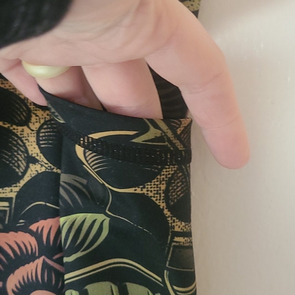 CVG dressed to kill capris - Picture 3 of 5